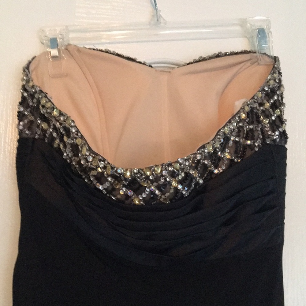 Long black gown with beaded bodice size 4 - Picture 3 of 4